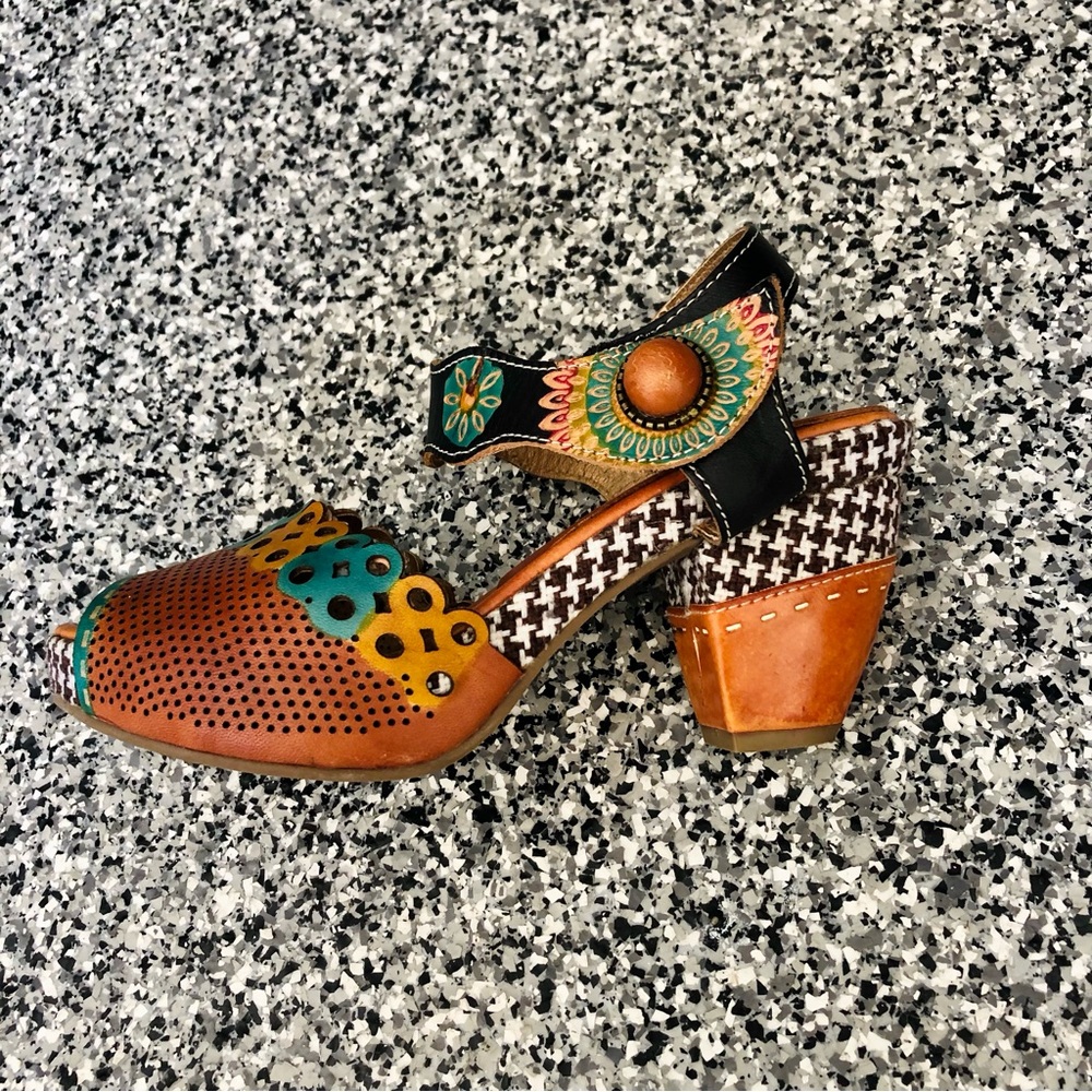 L’artiste ✦ Original Block 3” Heel Sandals (size 6)